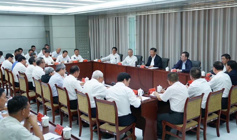 8月19日至22日，中共中央總書記、國(guó)家主席、中央軍委主席習(xí)近平在甘肅考察。這是19日下午，習(xí)近平在敦煌研究院同有關(guān)專家、學(xué)者和文化單位代表座談并發(fā)表重要講話。